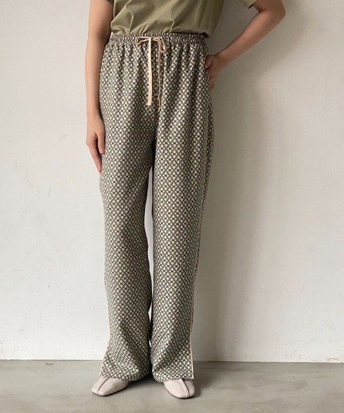 idem（イデム）の「【ZOZOTOWN限定】geometric relax pants/ジオメトリックリラックスパンツ（その他パンツ・レディース・ベージュ/グリーン・FREE/SMALL）」の22枚目の写真