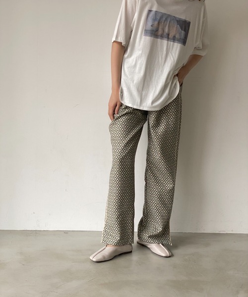 idem（イデム）の「【ZOZOTOWN限定】geometric relax pants/ジオメトリックリラックスパンツ（その他パンツ・レディース・ベージュ/グリーン・FREE/SMALL）」の4枚目の写真