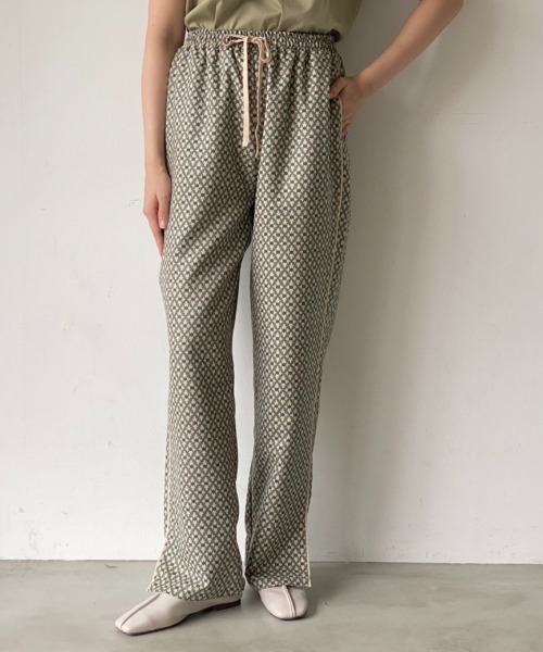 idem（イデム）の「【ZOZOTOWN限定】geometric relax pants/ジオメトリックリラックスパンツ（その他パンツ・レディース・ベージュ/グリーン・FREE/SMALL）」の3枚目の写真