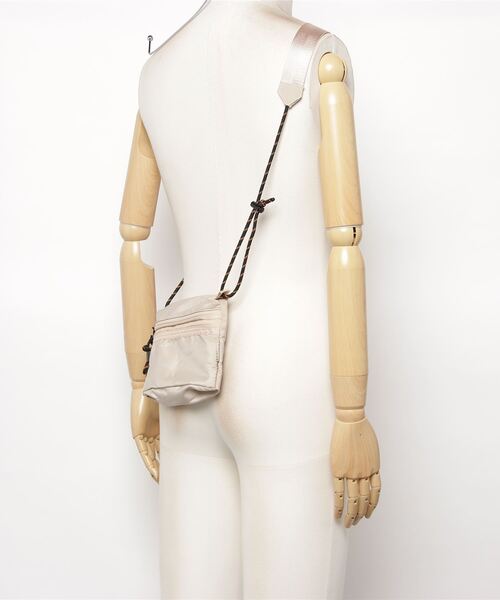 TAIKAN（テイケン）の「【TAIKAN / テイケン】SACOCHE BAG SMALL  / サコッシュ（ショルダーバッグ・メンズ・ベージュ・SMALL）」の13枚目の写真