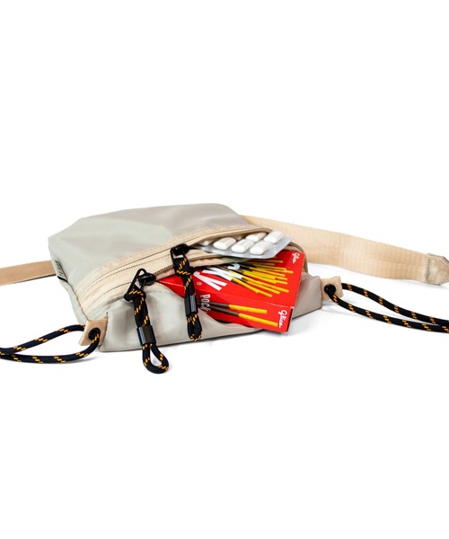 TAIKAN（テイケン）の「【TAIKAN / テイケン】SACOCHE BAG SMALL  / サコッシュ（ショルダーバッグ・メンズ・ベージュ・SMALL）」の6枚目の写真