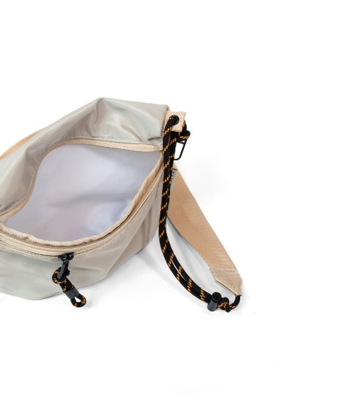 TAIKAN（テイケン）の「【TAIKAN / テイケン】SACOCHE BAG SMALL  / サコッシュ（ショルダーバッグ・メンズ・ベージュ・SMALL）」の7枚目の写真