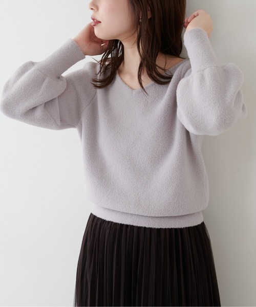 natural couture(ナチュラルクチュール)の「マシュマロフェザー前後2WAY柔らかニット(ニット/セーター・レディース・アイボリー/サックスブルー/パープル/グレイッシュベージュ/ピンク/ミント・FREE)」の4枚目の写真