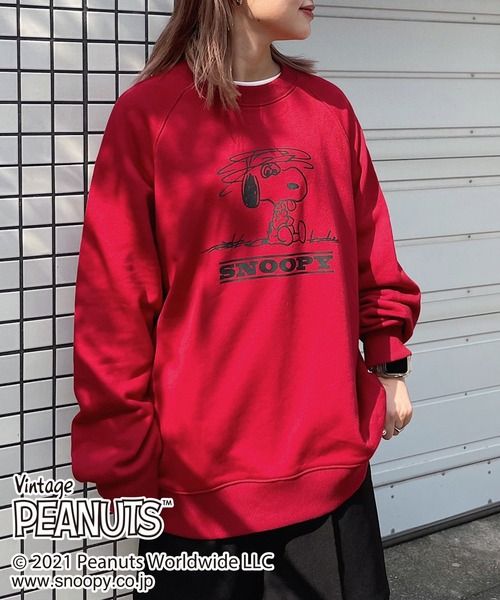 PAGEBOY（ページボーイ）の「SNOOPYラグランスウェット（スウェット・レディース・チャコールグレー/レッド/グリーン/オートミール・FREE）」の4枚目の写真