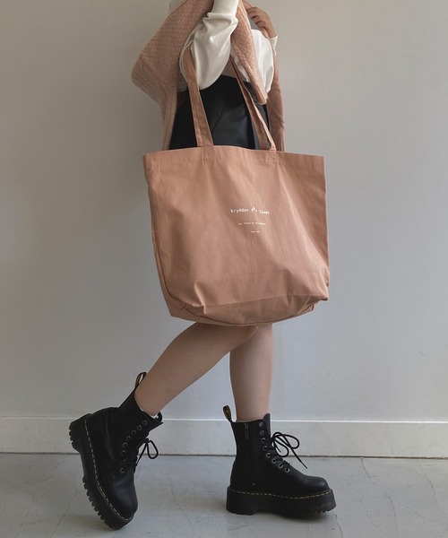 omom sot(オムオムソット)の「キャンバストートバッグ ロゴ入り omom sot(トートバッグ・レディース・アイボリー/ピンクベージュ・F)」の5枚目の写真