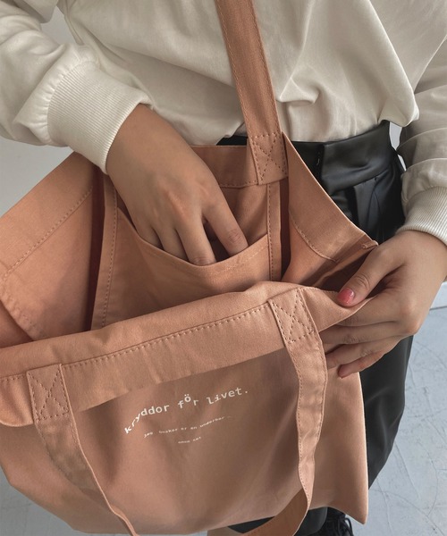 omom sot(オムオムソット)の「キャンバストートバッグ ロゴ入り omom sot(トートバッグ・レディース・アイボリー/ピンクベージュ・F)」の11枚目の写真