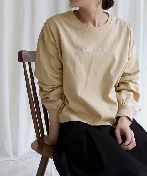 HER CLOSET（ハークローゼット）の「【shemoshelly】yourTshirt刺繍ロゴデザインTシャツ（Tシャツ/カットソー・レディース・ホワイト/ブラック/ベージュ/ピンク/マスタード・M）」の3枚目の写真
