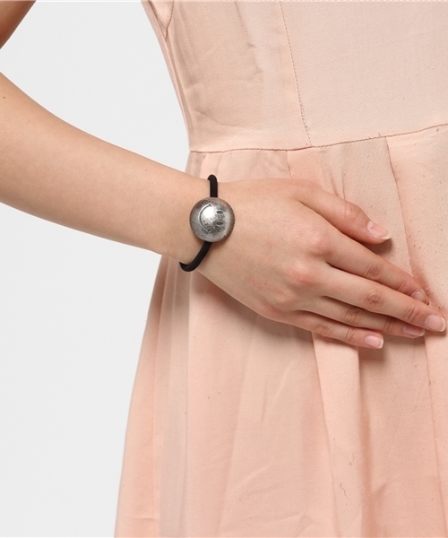 BEAMS BOY（ビームスボーイ）の「SOFT CREAM / スマイル ゴム ブレス（ヘアゴム・レディース・ブラック系その他/イエロー系その他・ONE SIZE）」の3枚目の写真