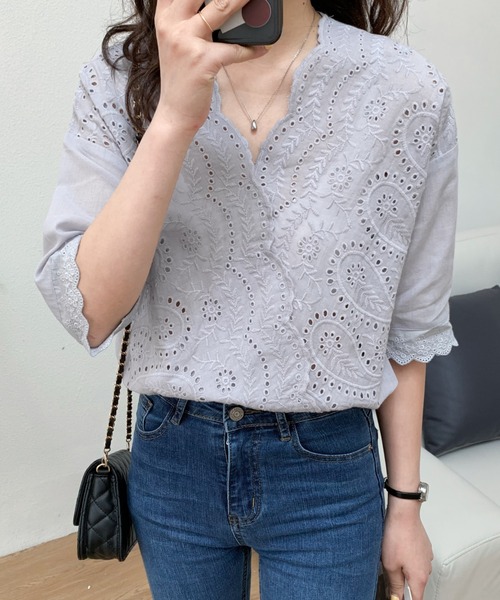 ABITOKYO（アビトーキョー）の「カシュクールカットワーク刺繍ブラウス（シャツ/ブラウス・レディース・ホワイト/ブラック/グレー/ブルー/グリーン/ブラウン/ベージュ/ネイビー・FREE）」の3枚目の写真