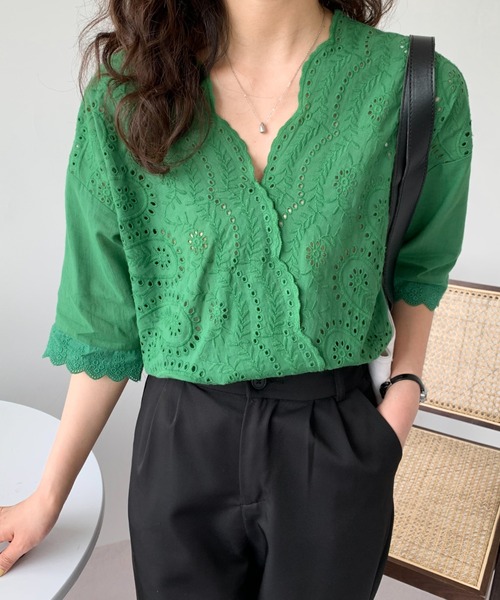 ABITOKYO（アビトーキョー）の「カシュクールカットワーク刺繍ブラウス（シャツ/ブラウス・レディース・ホワイト/ブラック/グレー/ブルー/グリーン/ブラウン/ベージュ/ネイビー・FREE）」の6枚目の写真