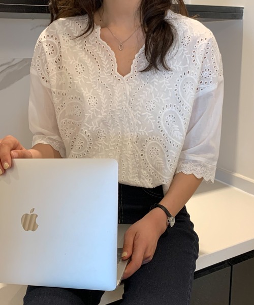 ABITOKYO（アビトーキョー）の「カシュクールカットワーク刺繍ブラウス（シャツ/ブラウス・レディース・ホワイト/ブラック/グレー/ブルー/グリーン/ブラウン/ベージュ/ネイビー・FREE）」の19枚目の写真