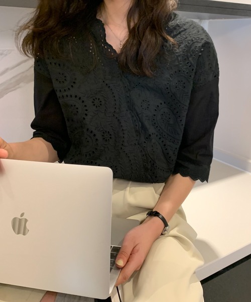 ABITOKYO（アビトーキョー）の「カシュクールカットワーク刺繍ブラウス（シャツ/ブラウス・レディース・ホワイト/ブラック/グレー/ブルー/グリーン/ブラウン/ベージュ/ネイビー・FREE）」の11枚目の写真