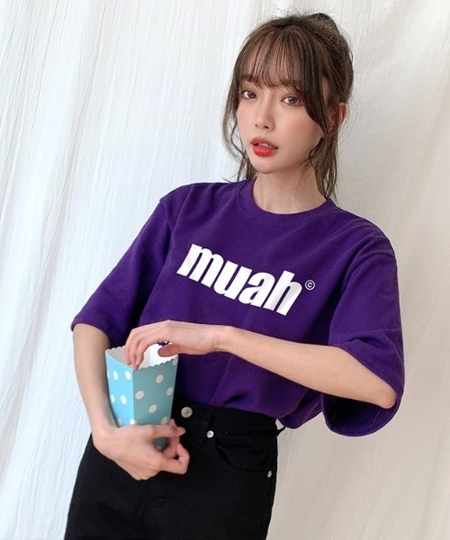 muahmuah（ムーアムーア）の「A'GEM/9 × .kom『muah muah』BALANCE MUAHLOGO T-SHIRT/バランスロゴ オーバーサイズ半袖Tシャツ/カットソー（Tシャツ/カットソー・レディース・ホワイト/ブラック/ネイビー/パープル/ライトパープル/イエロー/ピンク・FREE）」の4枚目の写真