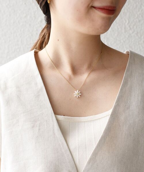 SHIPS(シップス)の「*パールモチーフフラワーネックレス◇(ネックレス・レディース・ゴールド・ONE SIZE)」の11枚目の写真