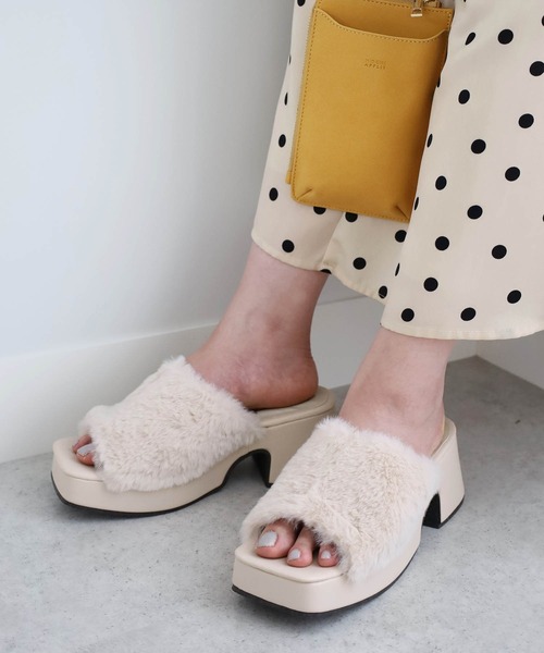 GeeRA(ジーラ)の「フェイクファーサンダル(サンダル・レディース・ブラック/ベージュ/グレー/アイボリー・SMALL/MEDIUM/LARGE/X-LARGE)」の2枚目の写真