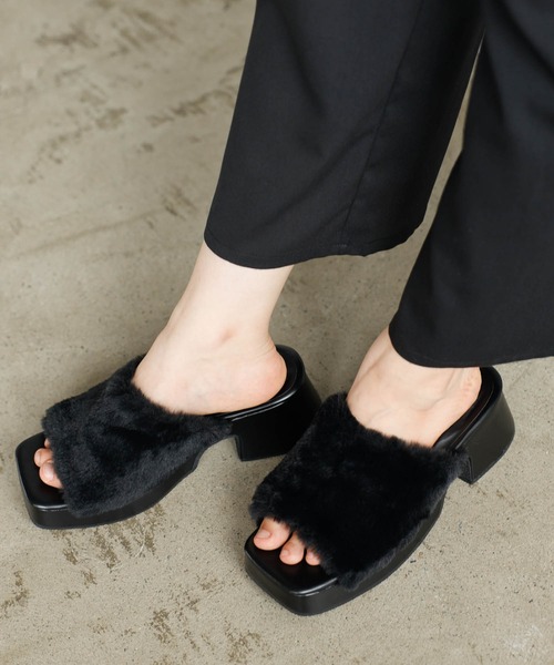 GeeRA(ジーラ)の「フェイクファーサンダル(サンダル・レディース・ブラック/ベージュ/グレー/アイボリー・SMALL/MEDIUM/LARGE/X-LARGE)」の3枚目の写真