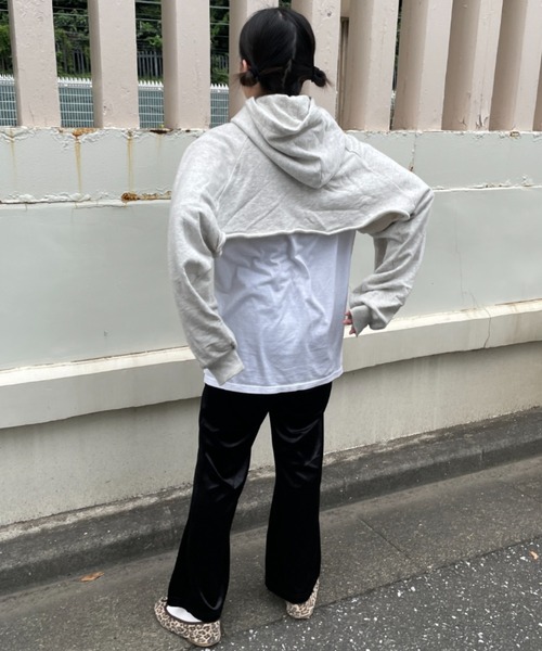 DuKKah(デュカ)の「Dukkah/【低身長向け】ベロアフレアパンツ(スラックス・レディース・ブラック/グレー・X-SMALL)」の2枚目の写真