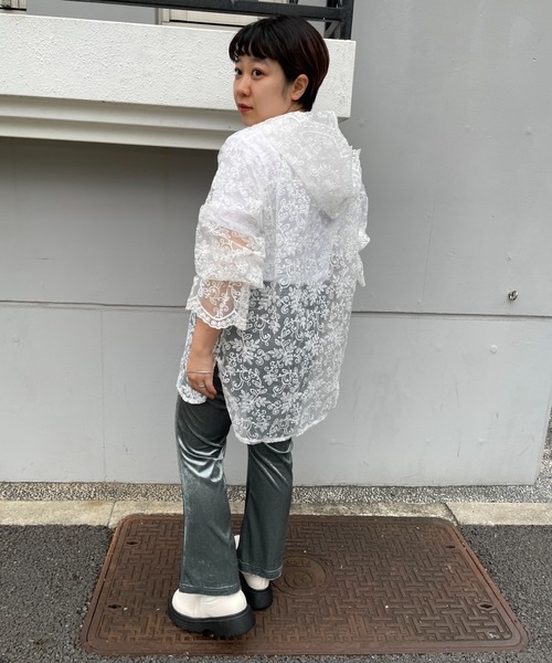 DuKKah(デュカ)の「Dukkah/【低身長向け】ベロアフレアパンツ(スラックス・レディース・ブラック/グレー・X-SMALL)」の4枚目の写真