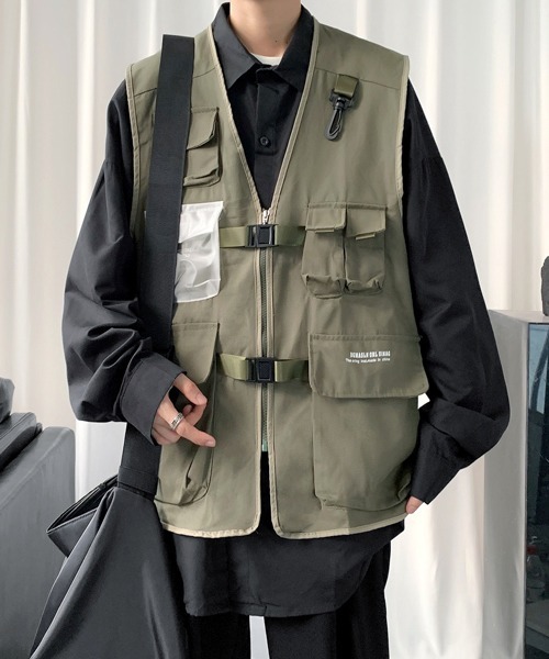 FVLMEN(フルメン)の「【FVLMEN】6pocket zip logo big vest/6ポケット ジップ ロゴ ビッグ ベスト(ベスト・メンズ・ブラック/カーキ・MEDIUM/LARGE/X-LARGE)」の1枚目の写真