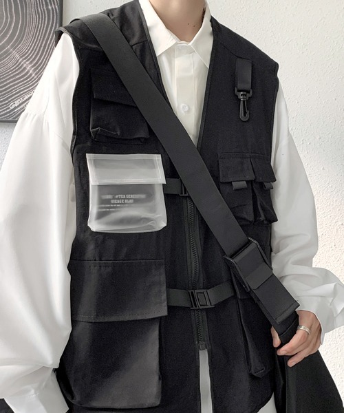 FVLMEN(フルメン)の「【FVLMEN】6pocket zip logo big vest/6ポケット ジップ ロゴ ビッグ ベスト(ベスト・メンズ・ブラック/カーキ・MEDIUM/LARGE/X-LARGE)」の4枚目の写真
