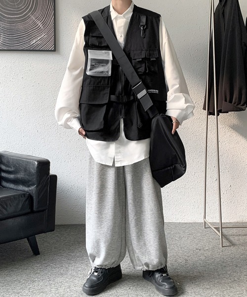 FVLMEN(フルメン)の「【FVLMEN】6pocket zip logo big vest/6ポケット ジップ ロゴ ビッグ ベスト(ベスト・メンズ・ブラック/カーキ・MEDIUM/LARGE/X-LARGE)」の6枚目の写真
