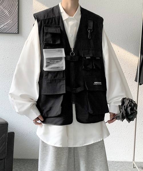 FVLMEN(フルメン)の「【FVLMEN】6pocket zip logo big vest/6ポケット ジップ ロゴ ビッグ ベスト(ベスト・メンズ・ブラック/カーキ・MEDIUM/LARGE/X-LARGE)」の7枚目の写真