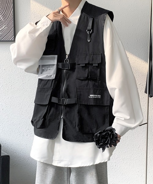 FVLMEN(フルメン)の「【FVLMEN】6pocket zip logo big vest/6ポケット ジップ ロゴ ビッグ ベスト(ベスト・メンズ・ブラック/カーキ・MEDIUM/LARGE/X-LARGE)」の9枚目の写真