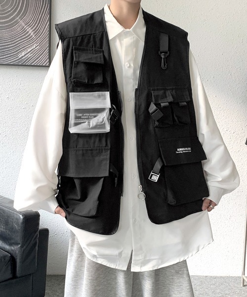 FVLMEN(フルメン)の「【FVLMEN】6pocket zip logo big vest/6ポケット ジップ ロゴ ビッグ ベスト(ベスト・メンズ・ブラック/カーキ・MEDIUM/LARGE/X-LARGE)」の10枚目の写真