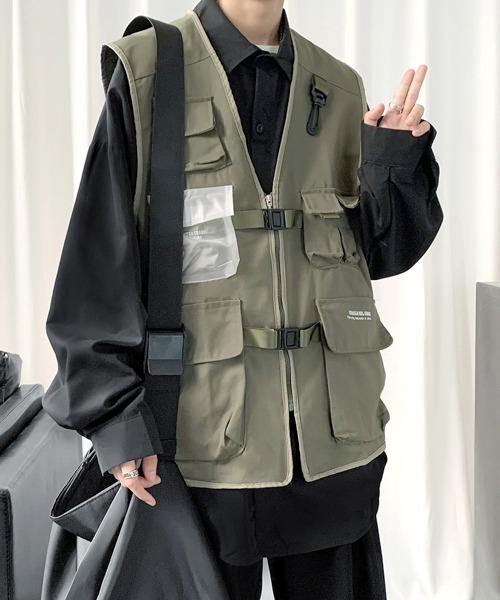 FVLMEN(フルメン)の「【FVLMEN】6pocket zip logo big vest/6ポケット ジップ ロゴ ビッグ ベスト(ベスト・メンズ・ブラック/カーキ・MEDIUM/LARGE/X-LARGE)」の13枚目の写真