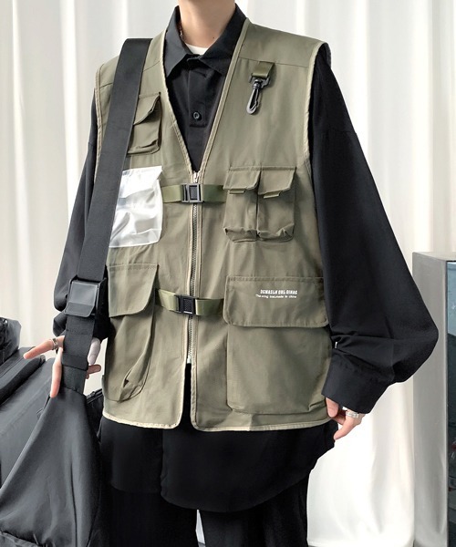 FVLMEN(フルメン)の「【FVLMEN】6pocket zip logo big vest/6ポケット ジップ ロゴ ビッグ ベスト(ベスト・メンズ・ブラック/カーキ・MEDIUM/LARGE/X-LARGE)」の16枚目の写真