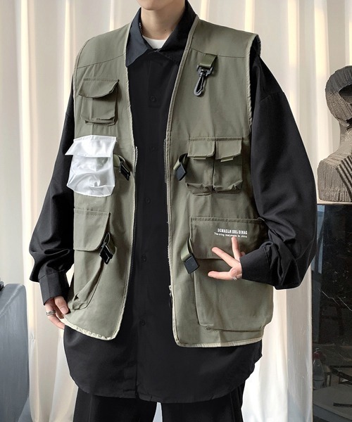 FVLMEN(フルメン)の「【FVLMEN】6pocket zip logo big vest/6ポケット ジップ ロゴ ビッグ ベスト(ベスト・メンズ・ブラック/カーキ・MEDIUM/LARGE/X-LARGE)」の19枚目の写真