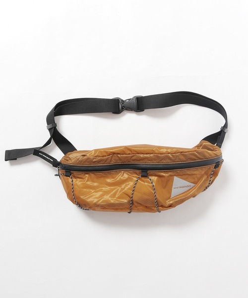 and wander（アンドワンダー）の「and wander/アンドワンダー sil waist bag ウエストバック（ボディバッグ/ウエストポーチ・レディース・ベージュ/オリーブ/ブラウン/ブラック・FREE）」の2枚目の写真