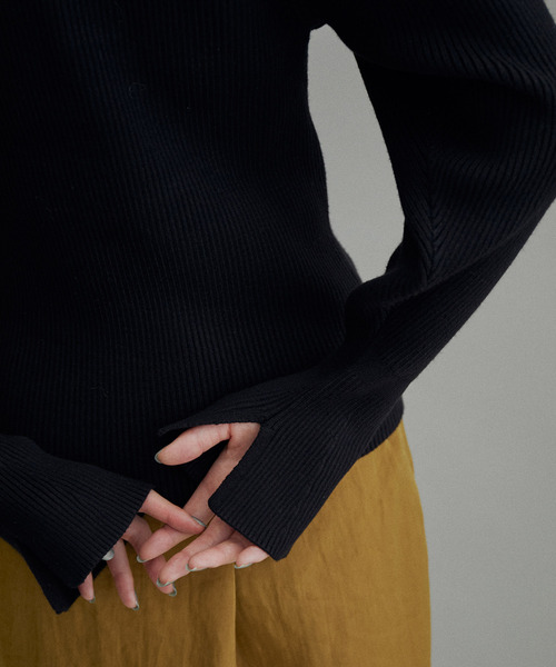 ADAM ET ROPE'（アダムエロペ）の「【ZOZO限定】ボリュームスリーブ2WAYリブニットプルオーバー（ニット/セーター・レディース・ブラック/オフホワイト/レッド系その他/ブルー系その他4・FREE）」の18枚目の写真