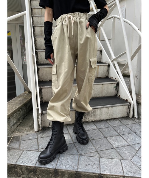 WC(ダブル シー)の「ワイドカーゴパンツ(カーゴパンツ・レディース・ブラック/ベージュ・FREE)」の1枚目の写真