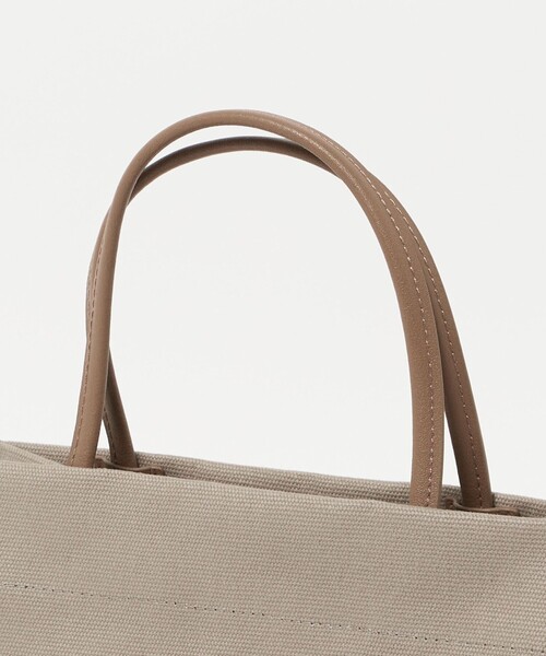 UNITED ARROWS(ユナイテッドアローズ)の「ロゴ トートバッグ S(トートバッグ・レディース・グレー/オフホワイト/ブラック/オリーブ/ベージュ/ダークグレー・FREE)」の17枚目の写真