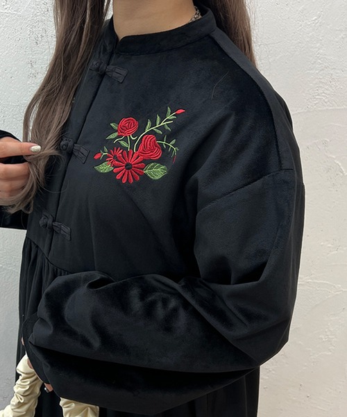 kutir（クティール）の「刺繍ベロアチャイナワンピース