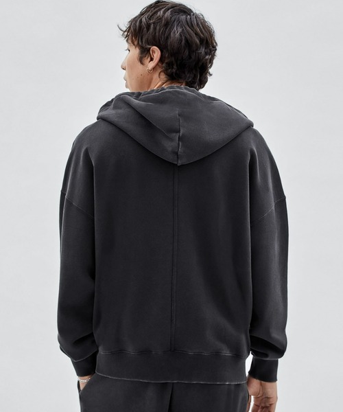 Guess（ゲス）の「GUESS Originals Logo Zip-Up Hooded Sweatshirt（パーカー・メンズ・ブラック・X-LARGE/MEDIUM/SMALL/LARGE）」の2枚目の写真