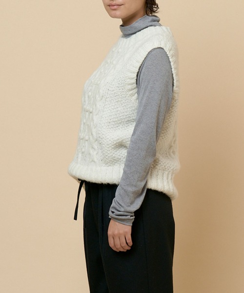 NIMES（ニーム）の「PERU KNIT ベビーアルパカベスト（ニット/セーター・レディース・ホワイト/チャコールグレー・FREE）」の4枚目の写真