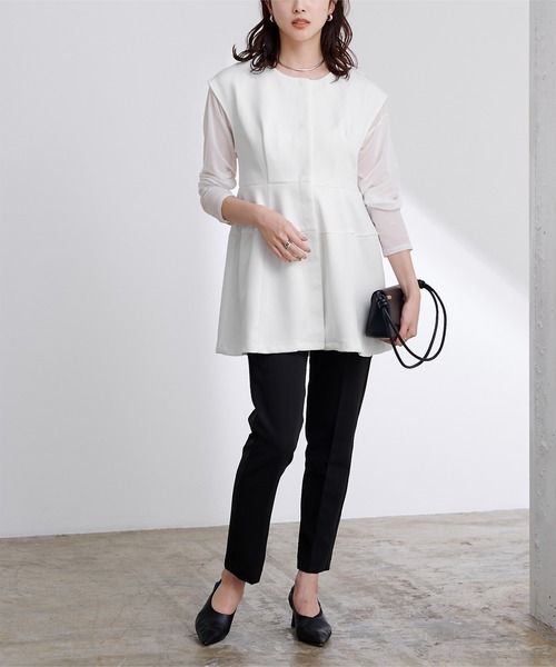 UR'S（ユアーズ）の「ボンディングペプラムトップス／ジレ（ベスト・レディース・ホワイト/ブラック/ネイビー/ライトブルー/ダークブラウン・S/M/L）」の9枚目の写真