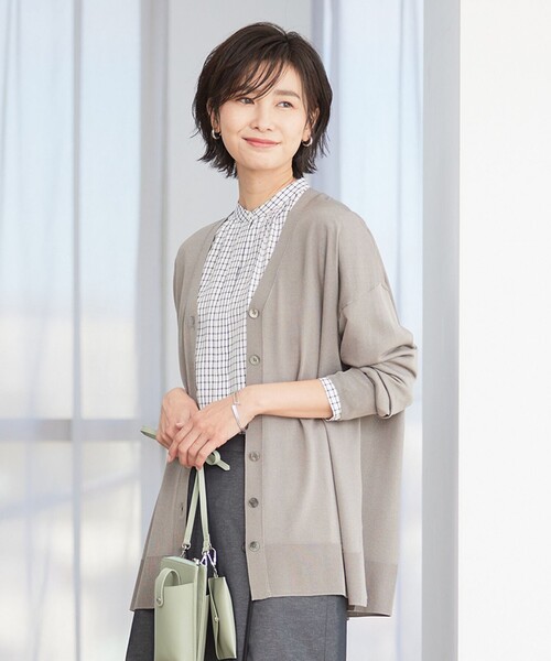 J.PRESS Ladies（J.プレス レディス）の「【洗える】 シルキーレーヨンストレッチ Ｖネック カーディガン（カーディガン/ボレロ・レディース・ダルブルー系/アイボリー系/ブラウン系/ネイビー系・SMALL）」の2枚目の写真