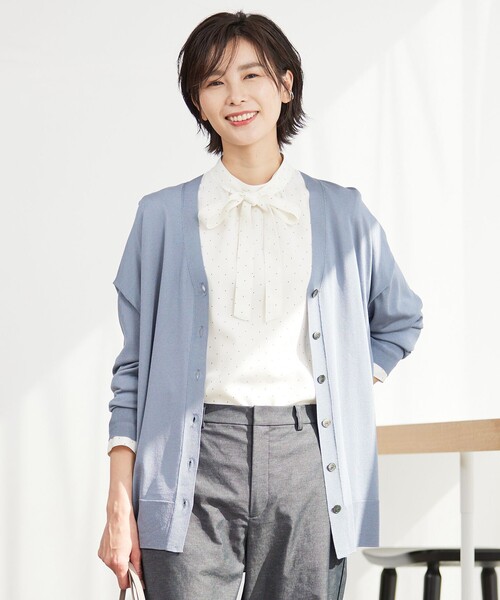 J.PRESS Ladies（J.プレス レディス）の「【洗える】 シルキーレーヨンストレッチ Ｖネック カーディガン（カーディガン/ボレロ・レディース・ダルブルー系/アイボリー系/ブラウン系/ネイビー系・SMALL）」の4枚目の写真