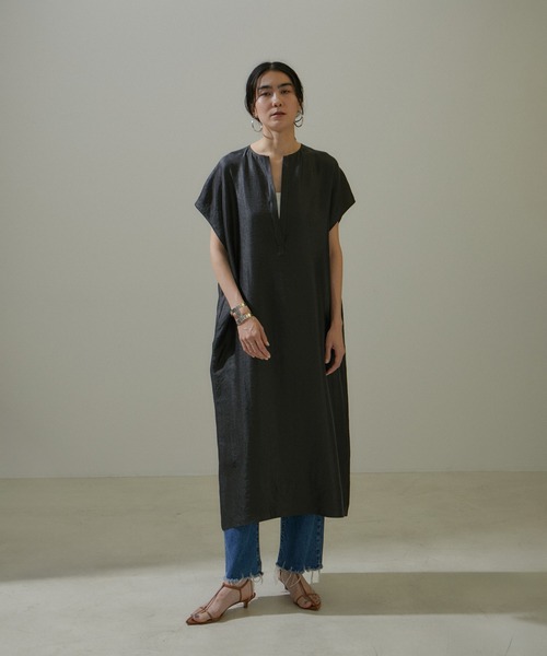 SALON adam et rope'（サロン アダム エ ロペ）の「[ご好評につき追加決定！]【BRENTA】アンクルゴムストラップヒールサンダル（サンダル・レディース・ブラック/キャメル・22.5cm/23.5cm/24.5cm/25.5cm）」の20枚目の写真