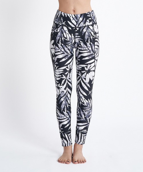 ROXY(ロキシー)の「ONE STEP AHEAD LEGGI/ロキシーレギンス・スパッツ(レギンス/スパッツ・レディース・ネイビー/マルチ/ブラック・SMALL/MEDIUM/LARGE)」の2枚目の写真