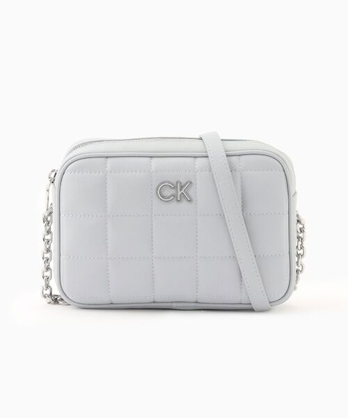 Calvin Klein（カルバン・クライン）の「リロックキルトカメラバッグ（ショルダーバッグ・レディース・ブラック/ベージュ/ライトブルー・FREE）」の3枚目の写真