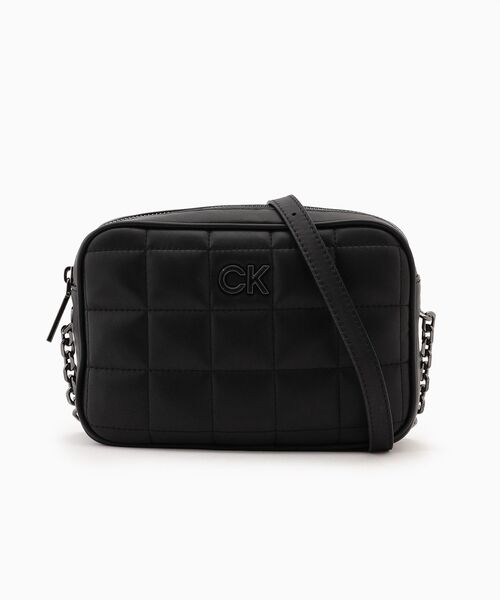 Calvin Klein（カルバン・クライン）の「リロックキルトカメラバッグ（ショルダーバッグ・レディース・ブラック/ベージュ/ライトブルー・FREE）」の2枚目の写真