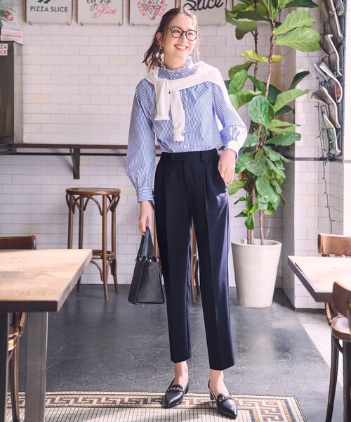 エステネージュスタンドフリルブラウス