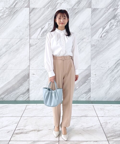 エステネージュスタンドフリルブラウス