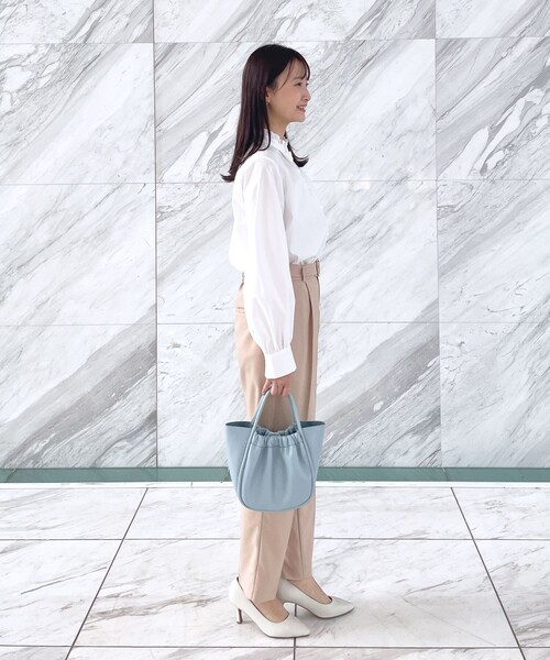 エステネージュスタンドフリルブラウス