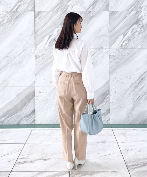 エステネージュスタンドフリルブラウス