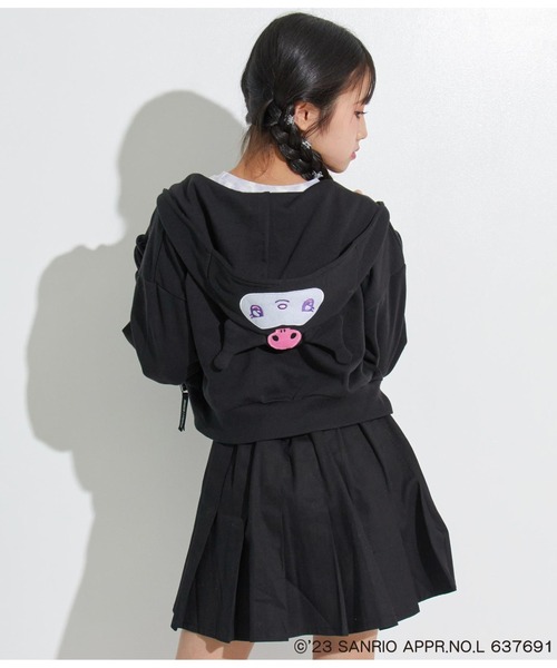 ANAP GｉRL（アナップガール）の「ANAPGIRL×クロミクロップドパーカー（パーカー・キッズ・ブラック/ラベンダー・S/M/XS）」の3枚目の写真